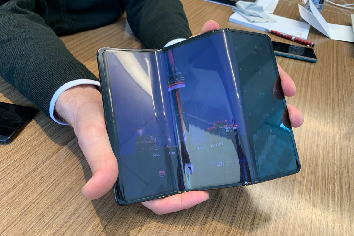 Hands-on with TCL’s working DragonHinge model , A triple collapsing cell phone?